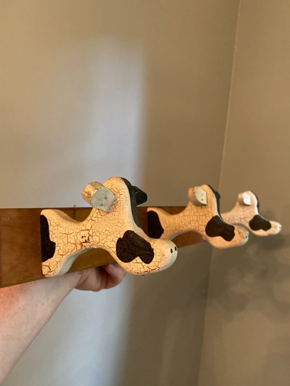 Vintage Folk Art Holstein Cow Wall-Mounted Wooden Coat Rack With 3 Hooks Primiti